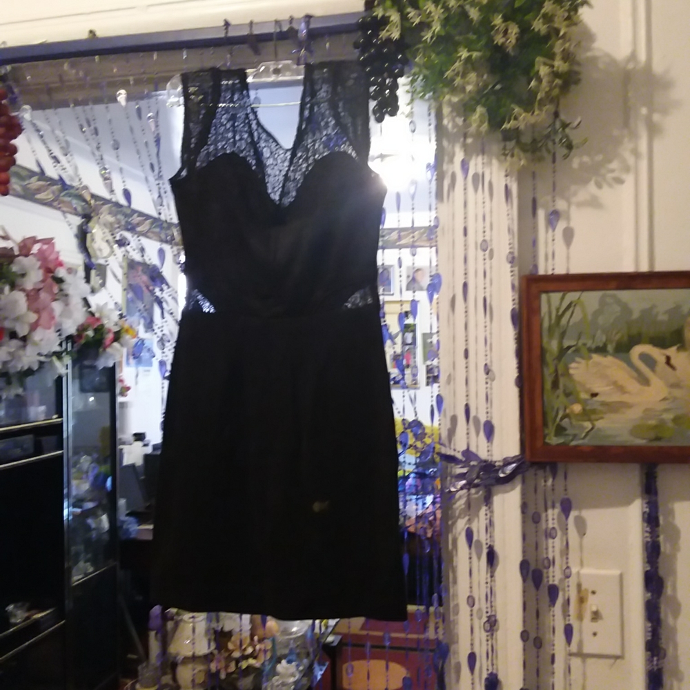 ADORABLE GIRLS 1  BLACK FATE LACE TOP DRESS ( 1 SIZE LARGE )AVAILABLE